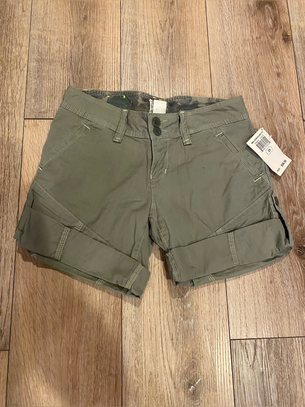Lucky Brand Cargo Shorts Women’s Size 0/25 Olive Green NWT Rolled Cuff